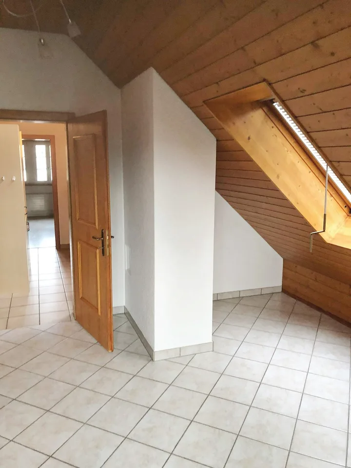 Gemütliche 2.5-Zi-Dachwohnung im Zentrum von Triengen – Foto 2 von 7