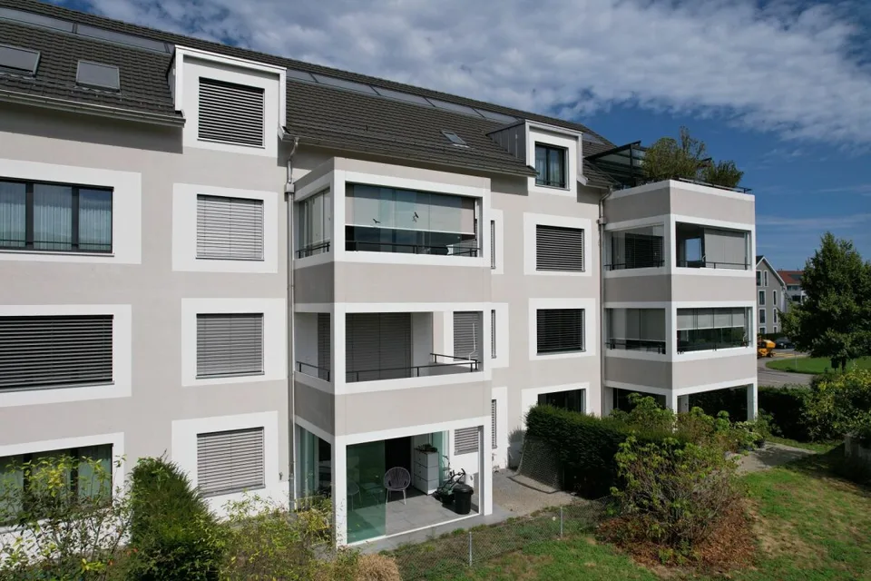 Moderne 2.5-Zimmer-Wohnung mit Loggia und Minergie-Komfort – Foto 6 von 7