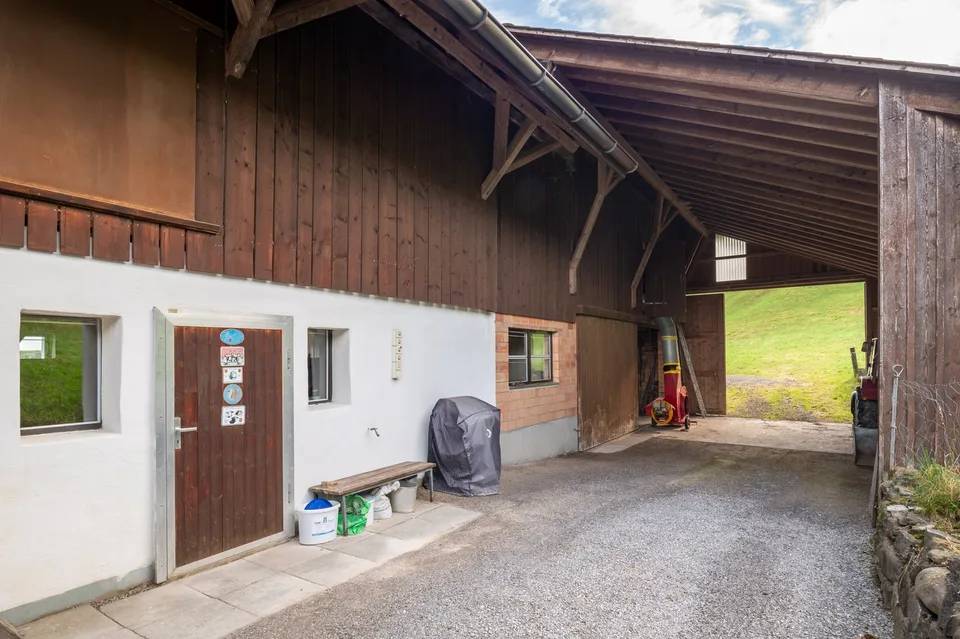 Farmhouse (residential house with attached barn) – photo 18 of 22