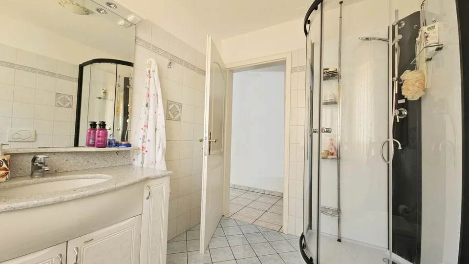 VILLETTA UNIFAMILIARE CON BEL GIARDINO – foto 9 di 13