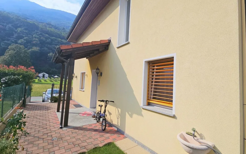 VILLETTA UNIFAMILIARE CON BEL GIARDINO – foto 3 di 13