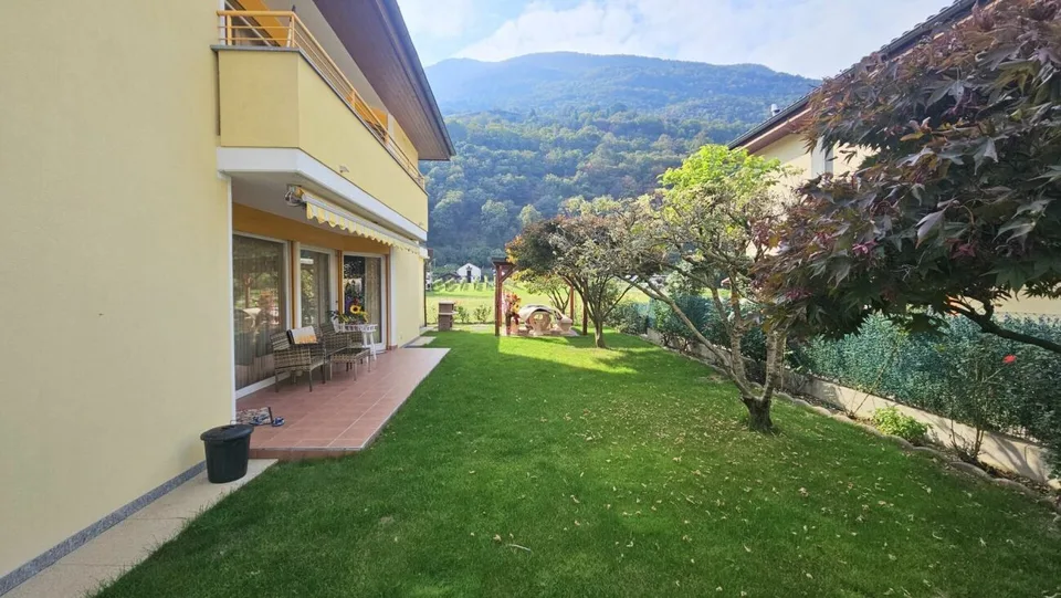 VILLETTA UNIFAMILIARE CON BEL GIARDINO – foto 2 di 13