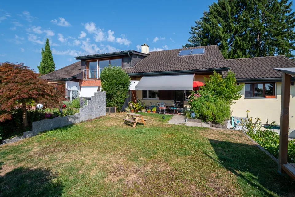 Casa unifamiliare con dependance e giardino meravigliosamente sistemato – foto 10 di 13