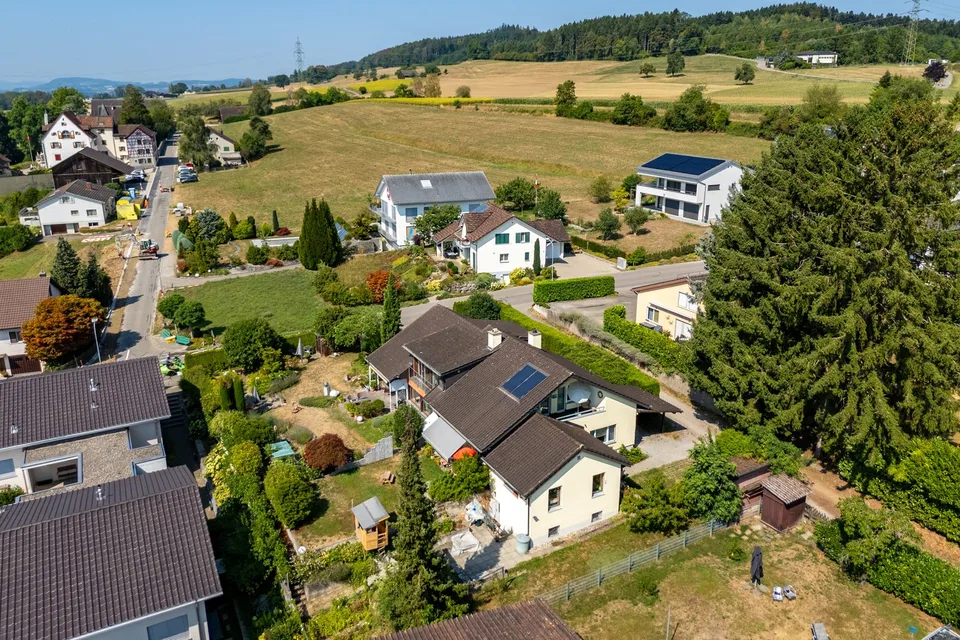 Casa unifamiliare con dependance e giardino meravigliosamente sistemato – foto 4 di 13