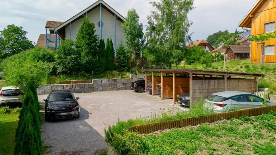 Casa a schiera di 6,5 locali con appartamento di 3,5 locali separato al piano superiore – foto 13 di 21