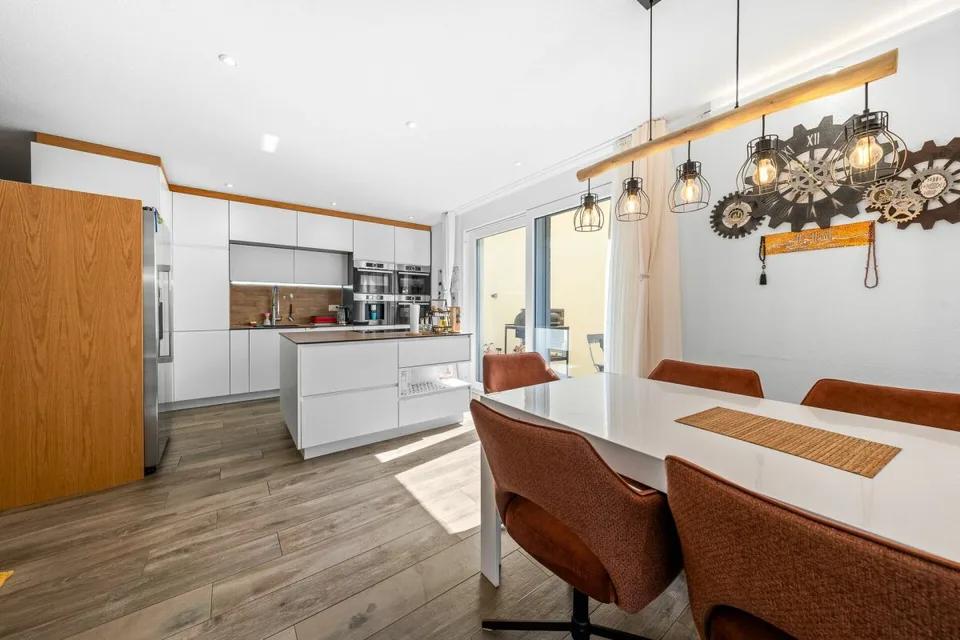 Casa a schiera di 6,5 locali con appartamento di 3,5 locali separato al piano superiore – foto 6 di 21