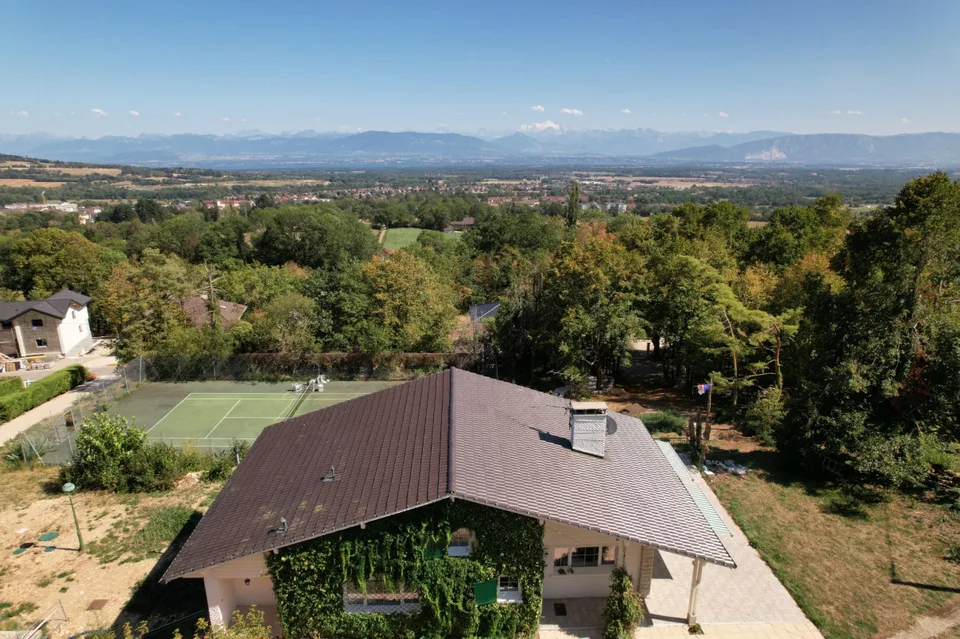 Ampia casa individuale in posizione tranquilla con vista – foto 2 di 13