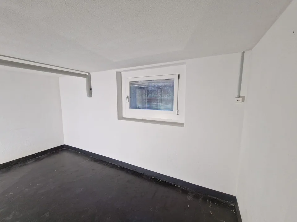 Local hobby dans le sous-sol à Zürich-Albisrieden – disponible immédiatement – photo 3 sur 5