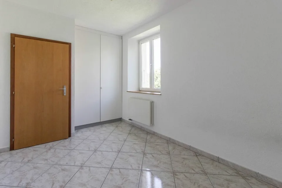 Wohnung 5,5 Zimmer im 1. Stock in Brenets – Foto 9 von 13