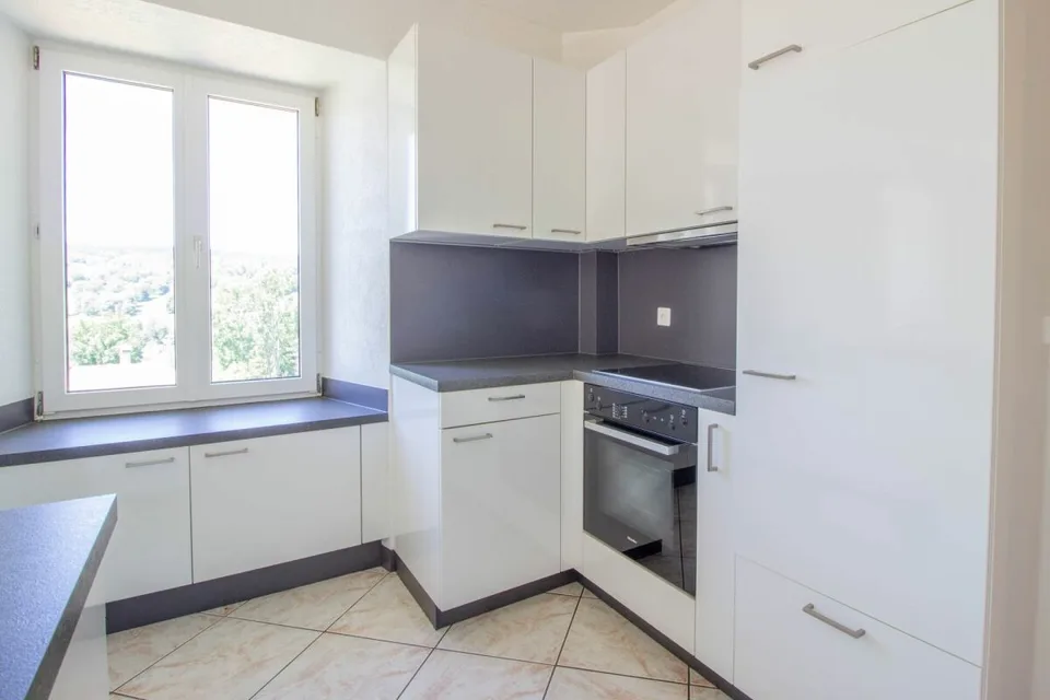 Wohnung 5,5 Zimmer im 1. Stock in Brenets – Foto 2 von 13