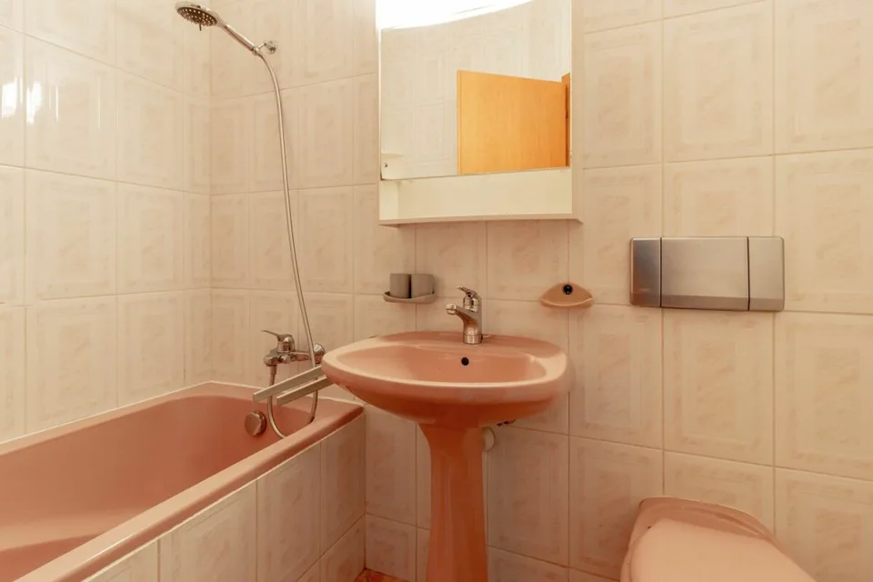 Wohnung 5,5 Zimmer im 1. Stock in Brenets – Foto 12 von 13