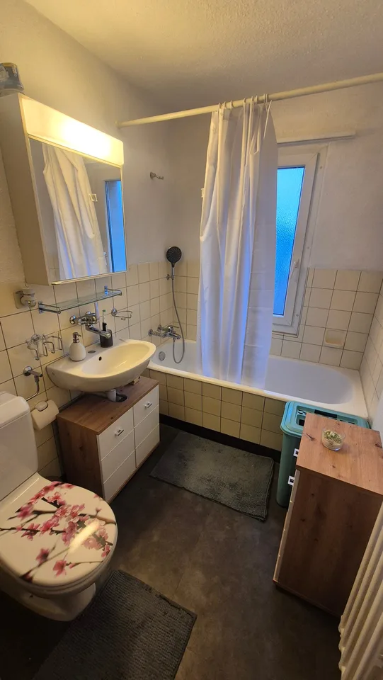 Helle 4.5-Zimmer-Erdgeschosswohnung mit Balkon in Dottikon – Foto 5 von 7