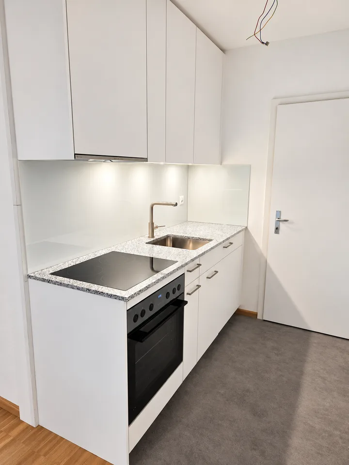 Occasion unique : Local commercial avec accès direct à l'appartement 2 pièces – photo 8 sur 14