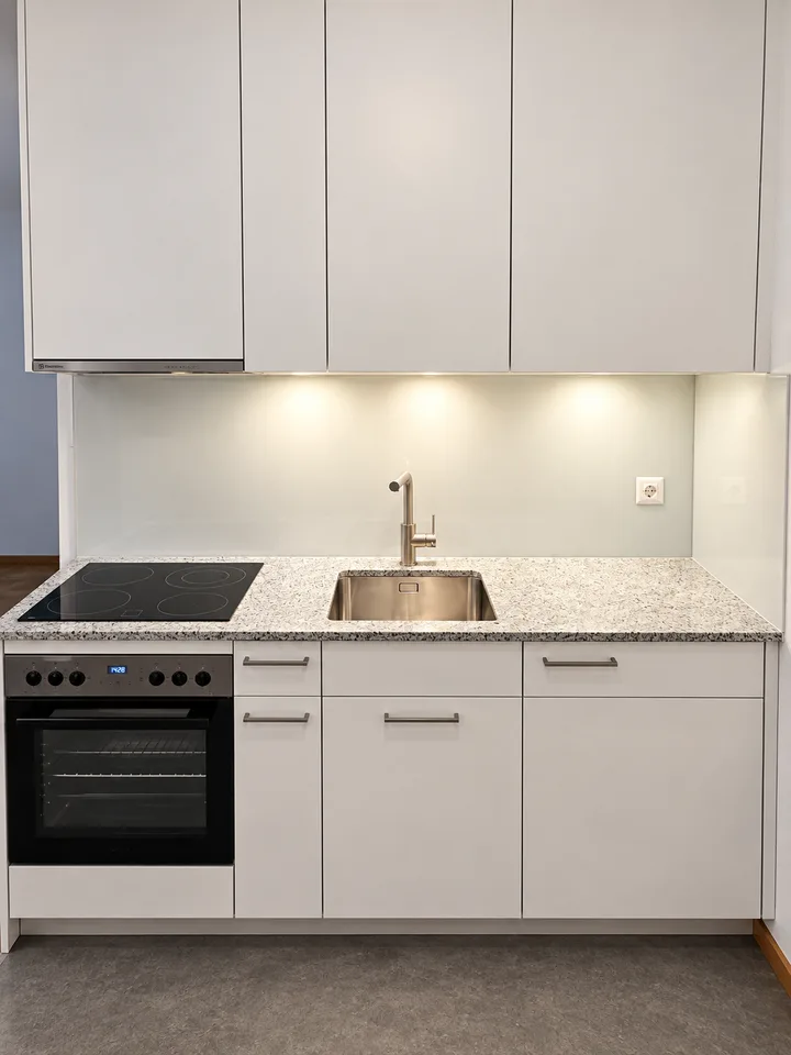 Occasion unique : Local commercial avec accès direct à l'appartement 2 pièces – photo 9 sur 14