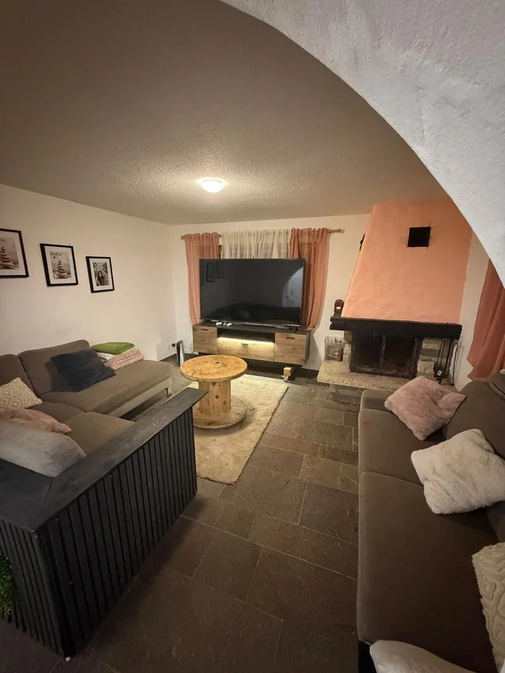 Alleinstehendes Einfamilienhaus mit gepflegtem, grossem Garten – Foto 4 von 12