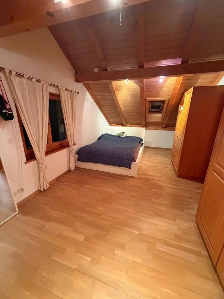 Alleinstehendes Einfamilienhaus mit gepflegtem, grossem Garten – Foto 5 von 12