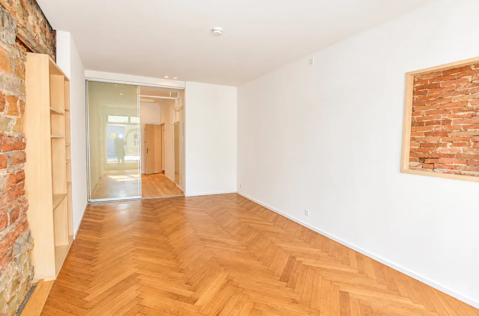 Small, fine & in the midst of the old town – charming office space in Burgdorf – photo 2 of 4
