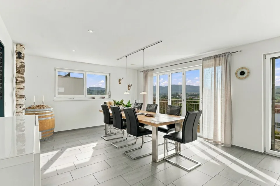 Einfamilinehaus mit Panoramablick, Pool und Privatsphäre – Foto 8 von 26