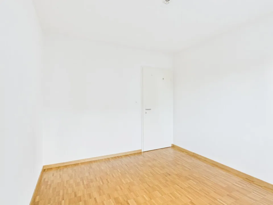 Helle 3.5-Zimmer-Wohnung mit vielseitiger Raumaufteilung – Foto 7 von 13