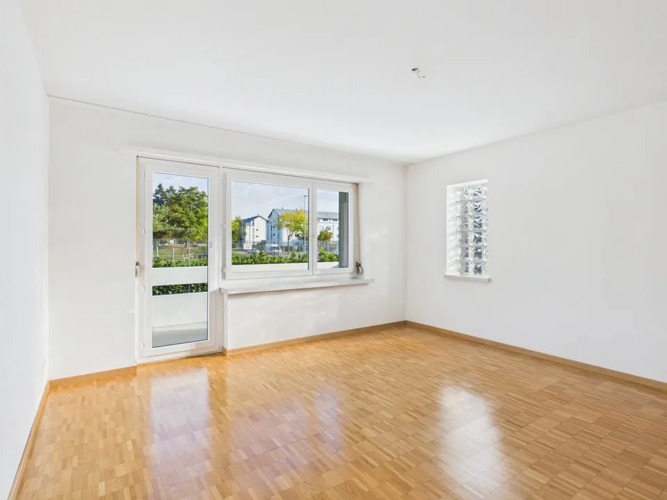 Helle 3.5-Zimmer-Wohnung mit vielseitiger Raumaufteilung – Foto 2 von 13