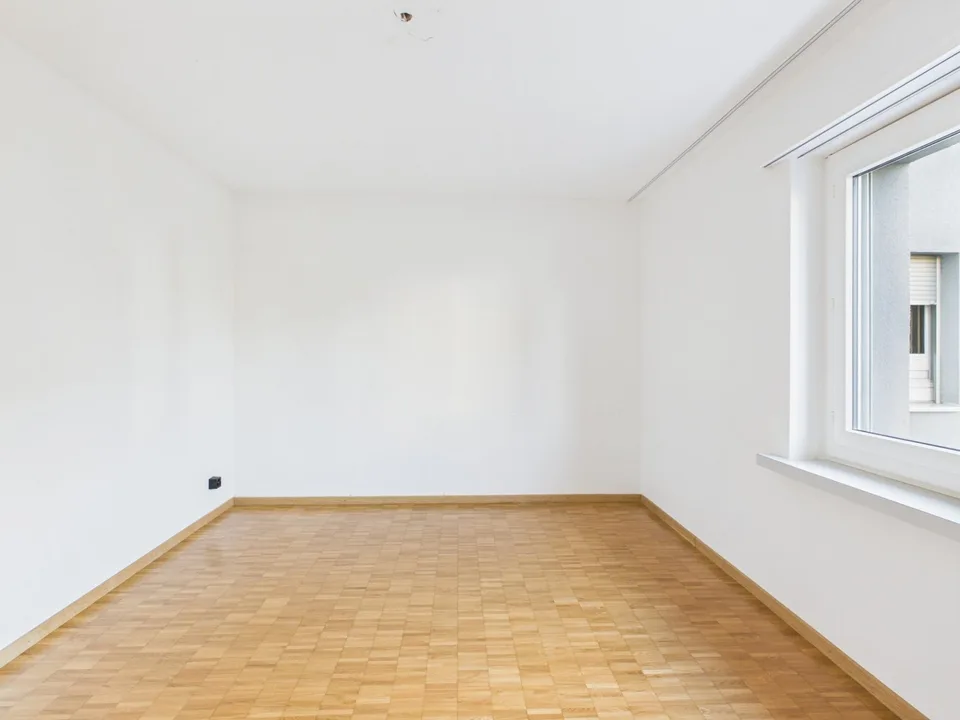 Helle 3.5-Zimmer-Wohnung mit vielseitiger Raumaufteilung – Foto 6 von 13