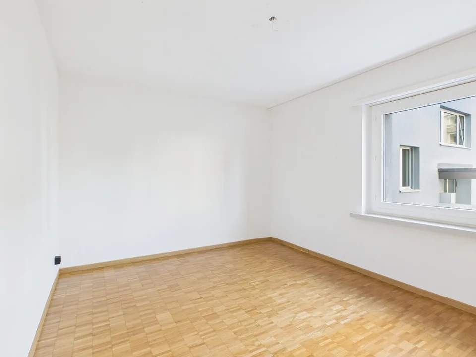 Helle 3.5-Zimmer-Wohnung mit vielseitiger Raumaufteilung – Foto 4 von 13