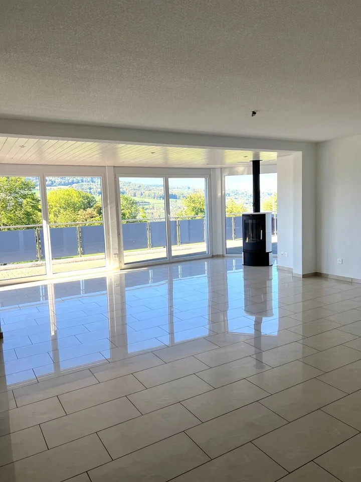 Sul lato soleggiato del lago di Hallwil appartamento 4 ½ locali a Tennwil – foto 2 di 6