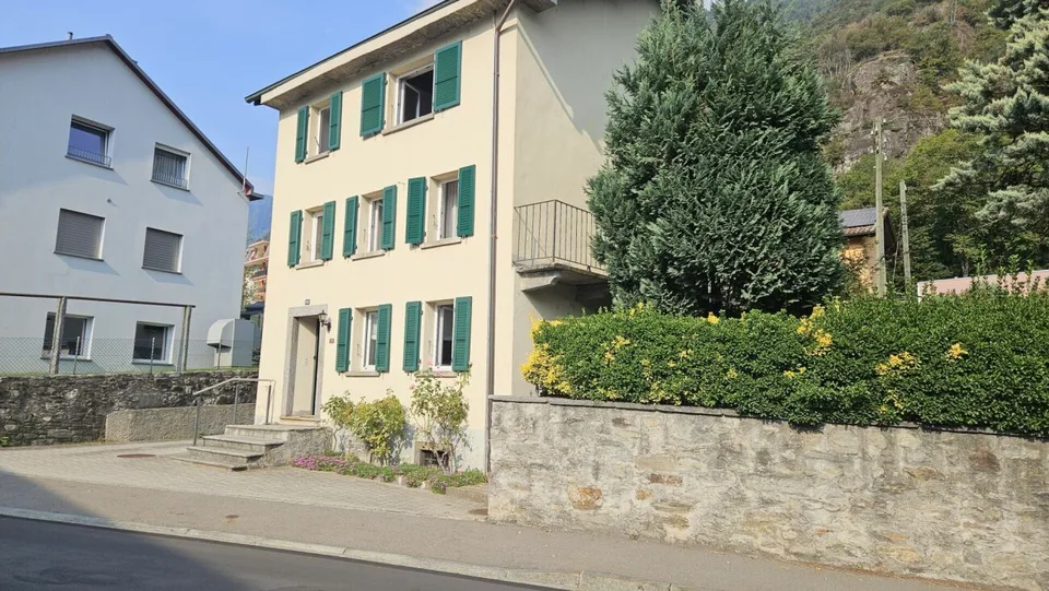 GERÄUMIGES EINFAMILIENHAUS MIT GARTEN IN S.VITTORE – Foto 3 von 18