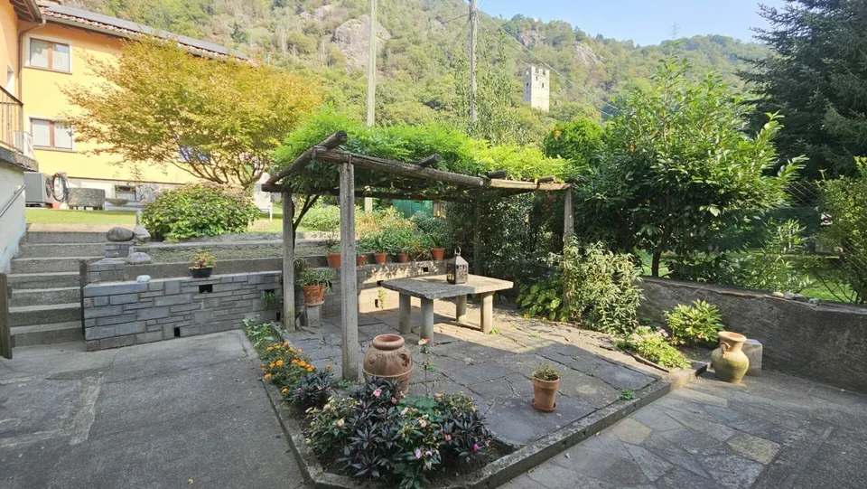 GERÄUMIGES EINFAMILIENHAUS MIT GARTEN IN S.VITTORE – Foto 4 von 18