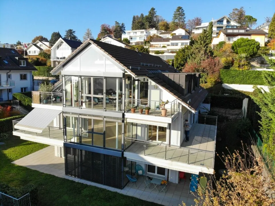 Luxuriöse 5,5-Zimmer-Wohnung mit Terrasse und Seeblick – Foto 2 von 23