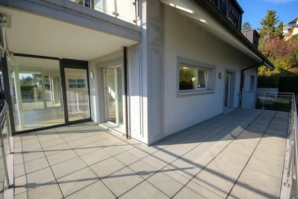 Luxuriöse 5,5-Zimmer-Wohnung mit Terrasse und Seeblick – Foto 5 von 23