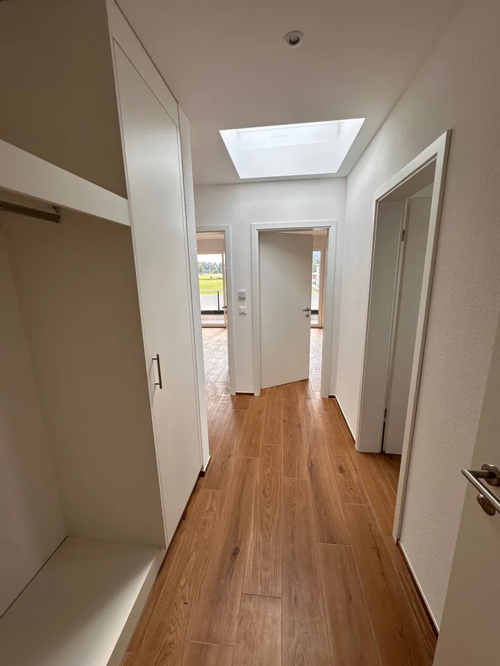 Traumhafte, moderne 3.5-Zimmer-Attikawohnung mit tollem Grundriss und Weitsicht zu vermieten. – Foto 5 von 12