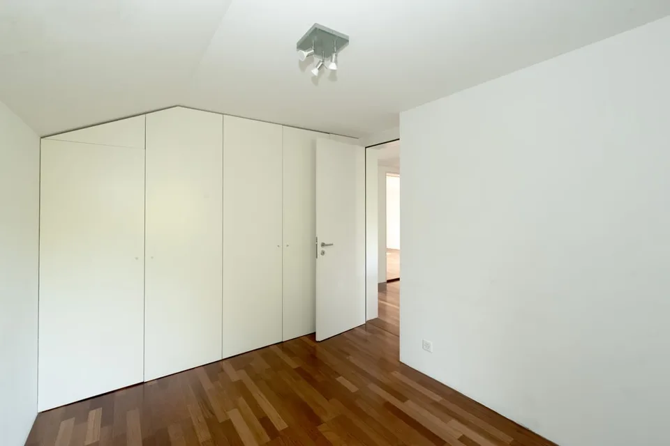 Rustikale Eleganz in Gümligen - freistehendes Chalet mit viel Umschwung – Foto 12 von 17