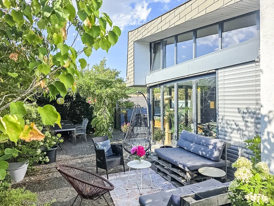 Maison individuelle avec entrée séparée au niveau du jardin (idéale pour cabinet, bureau, etc.) et salle de loisirs – photo 3 sur 16