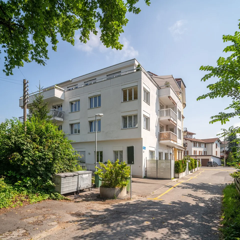 Motorradparkplatz Nähe Allmend – Foto 3 von 3