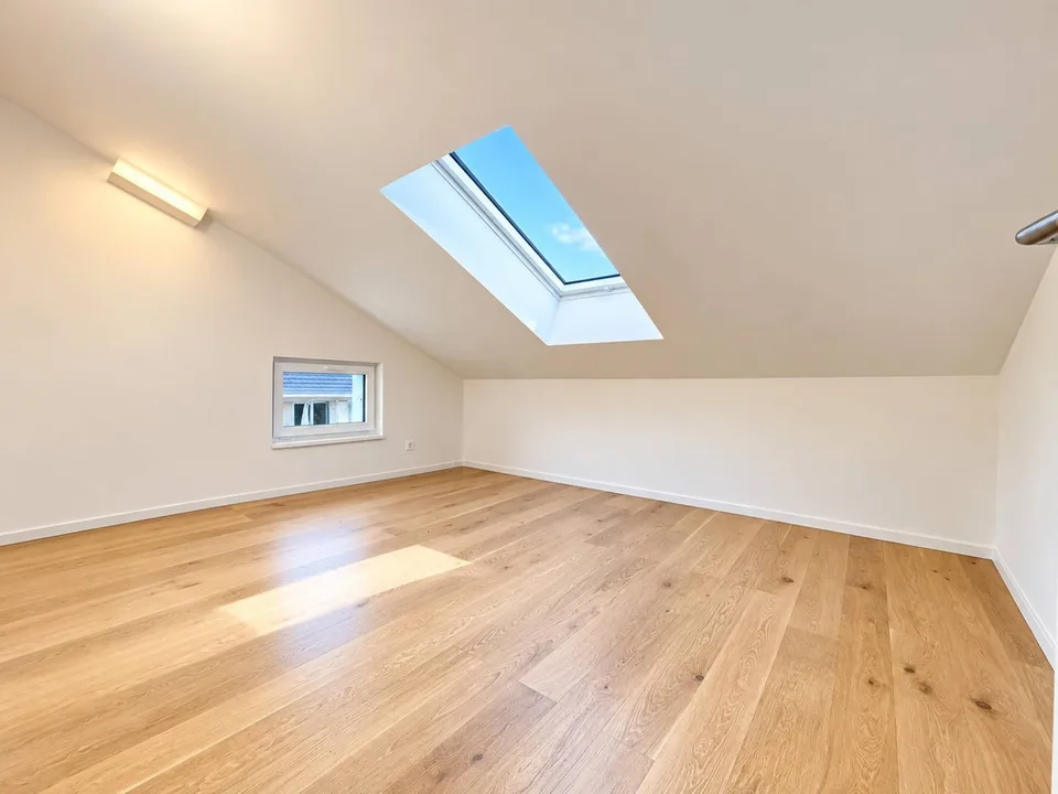Beautiful 4.5-room apartment with a view of the lake and mountains – photo 6 of 9