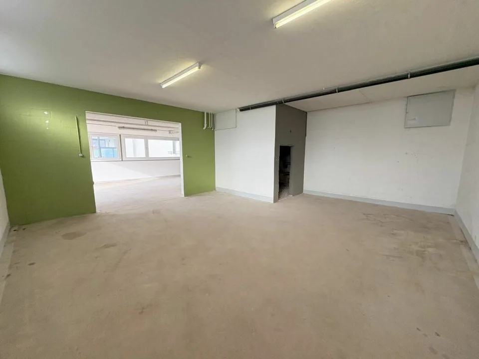 Espace commercial polyvalent avec 2 places de parking – photo 3 sur 7