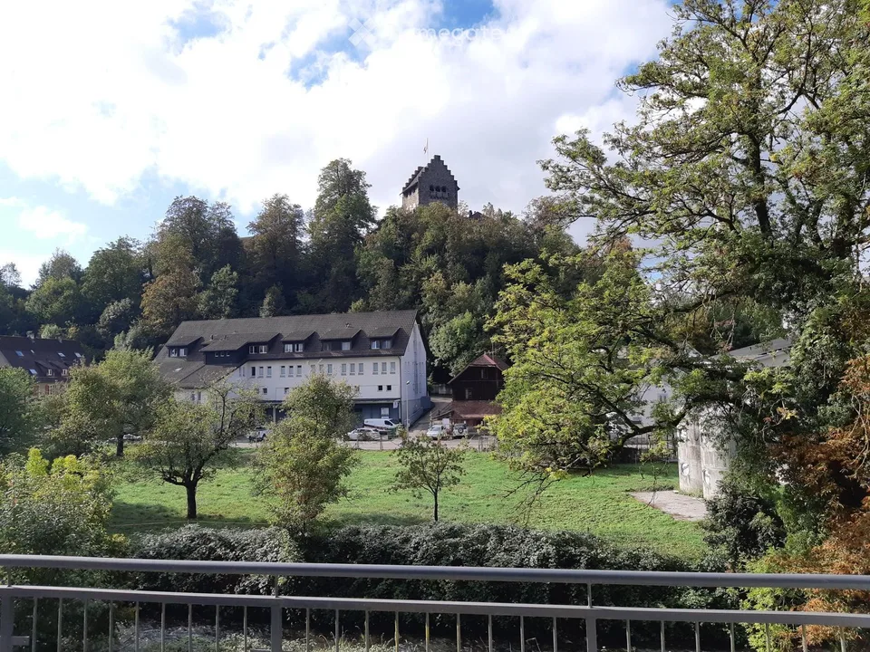 Schöne und ruhige 2 1/2-Zimmer Wohnung im Zentrum von Uster - mit Blick auf Aabach und Schloss – Foto 3 von 6