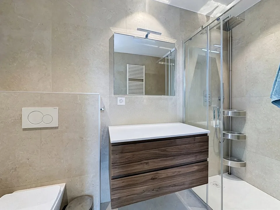 Moderne 2.5-Zimmer-Wohnung in Collombey mit großer Terrasse – Foto 8 von 11