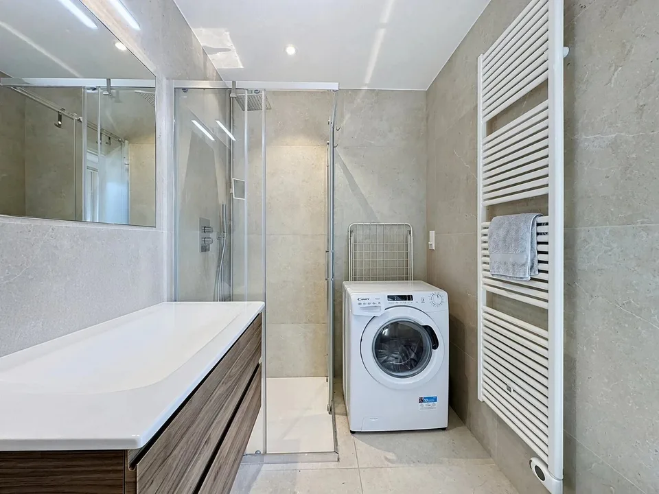 Moderne 2.5-Zimmer-Wohnung in Collombey mit großer Terrasse – Foto 7 von 11