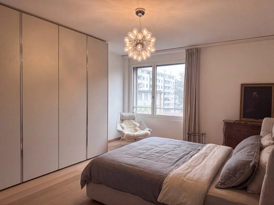 Luxuriöses Wohnen an bester Lage – 2.5-Zimmer-Wohnung mit Loggia und Indoor-Swimmingpool – Foto 5 von 14