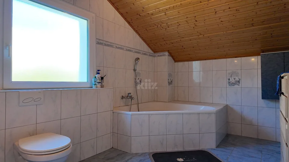 Schönes Einfamilienhaus mit Garten und Terrasse – Foto 10 von 13