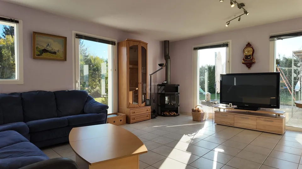 Schönes Einfamilienhaus mit Garten und Terrasse – Foto 2 von 13