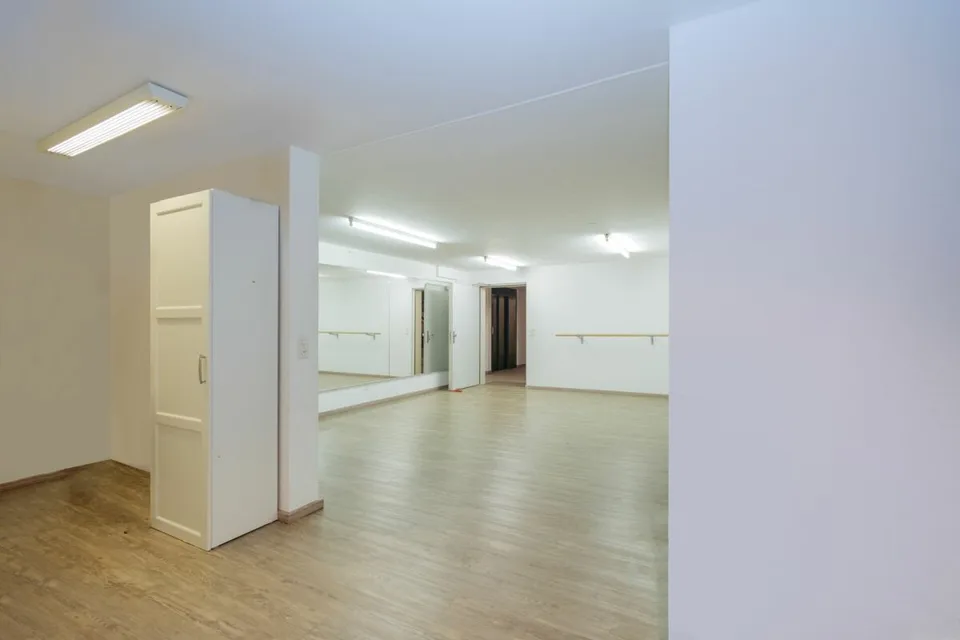 Raum für Ihre Geschäftsidee - vielseitige Gewerbefläche in Hausen AG – Foto 3 von 9