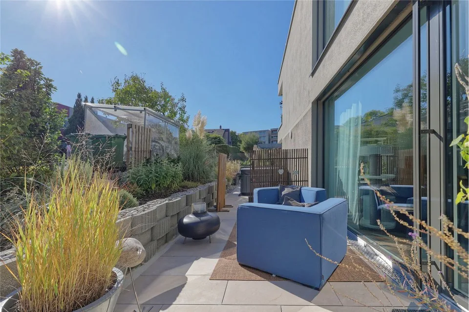 Topmoderne 5½-Zimmer Eigentumswohnung mit grosszügigem Garten – Foto 7 von 13
