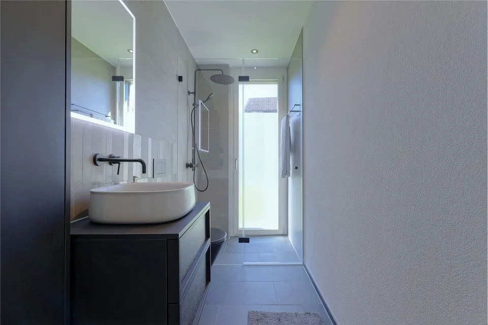 Topmoderne 5½-Zimmer Eigentumswohnung mit grosszügigem Garten – Foto 10 von 13