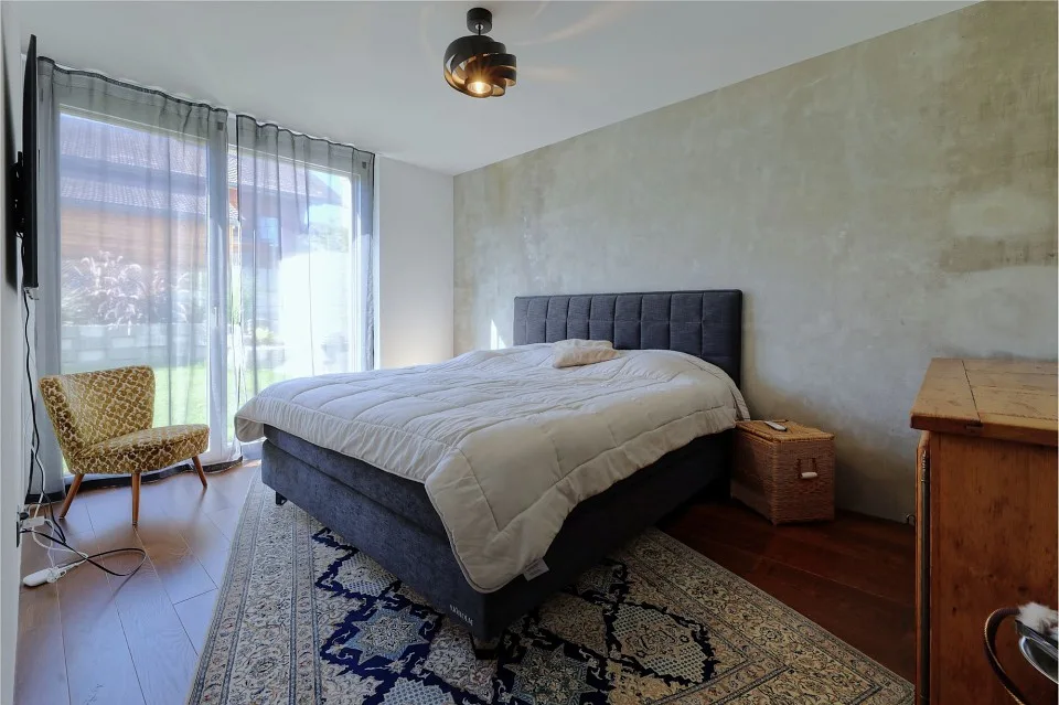 Topmoderne 5½-Zimmer Eigentumswohnung mit grosszügigem Garten – Foto 9 von 13