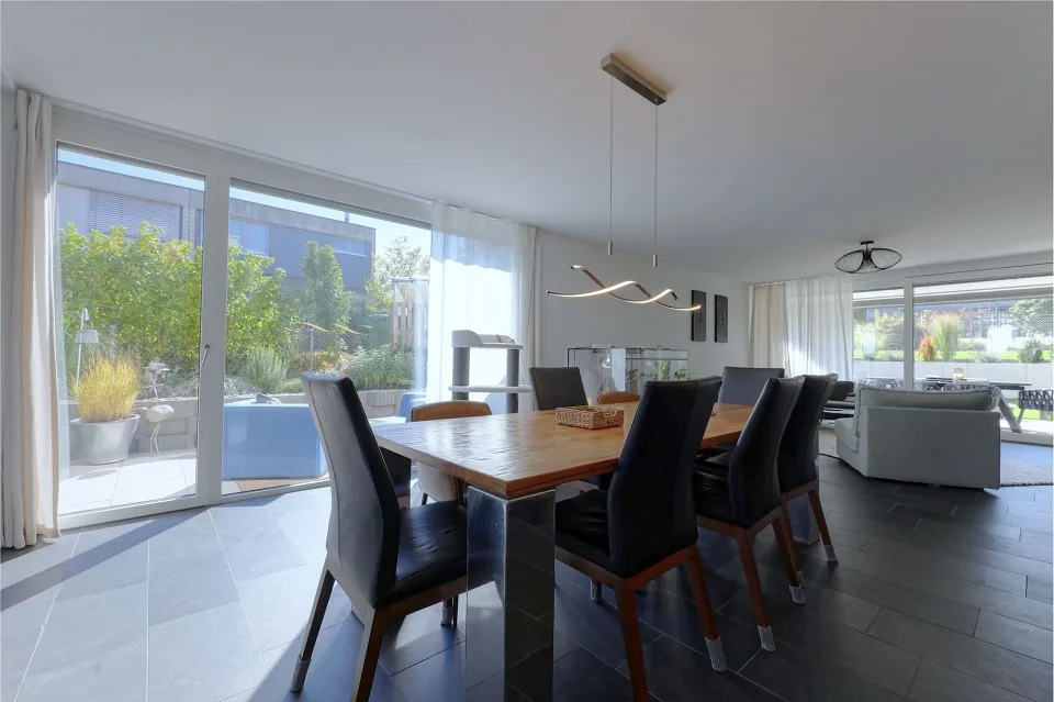 Topmoderne 5½-Zimmer Eigentumswohnung mit grosszügigem Garten – Foto 5 von 13