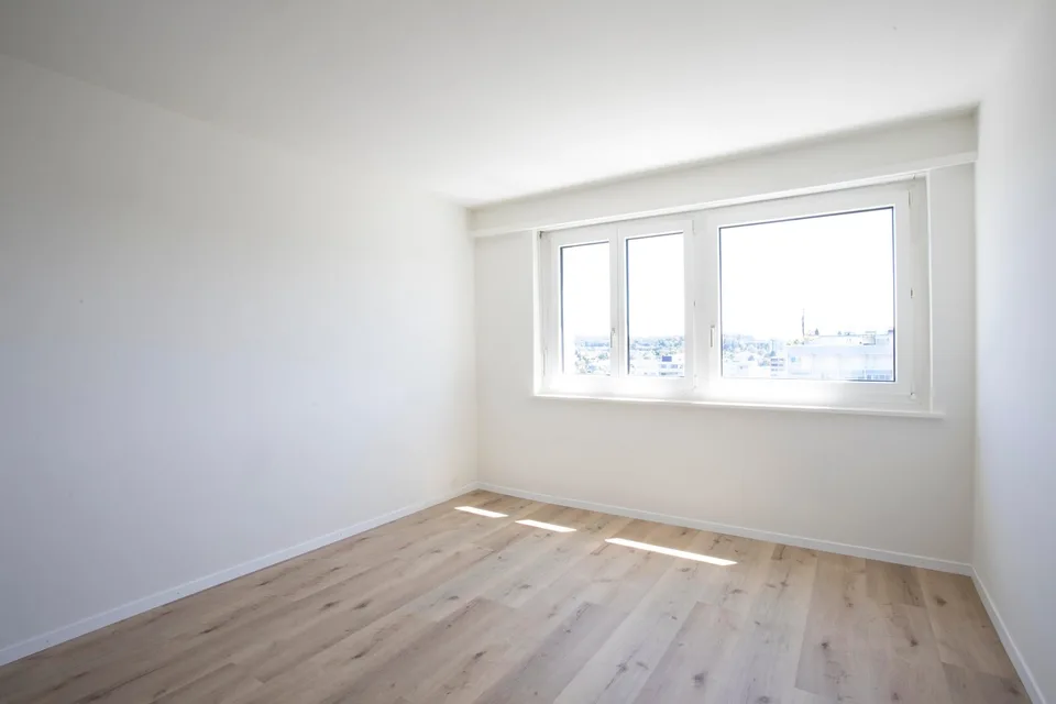 Helle 3-Zimmer-Wohnung im 16. Stock mit Balkon und Weitsicht in Nidau (11-1601) – Foto 2 von 10