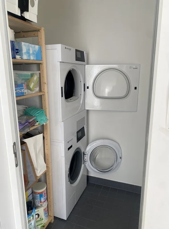 2½ ZIMMER-ATTIKAWOHNUNG IN WÄDENSWIL (ZH), MÖBLIERT, TEMPORÄR – Foto 9 von 10